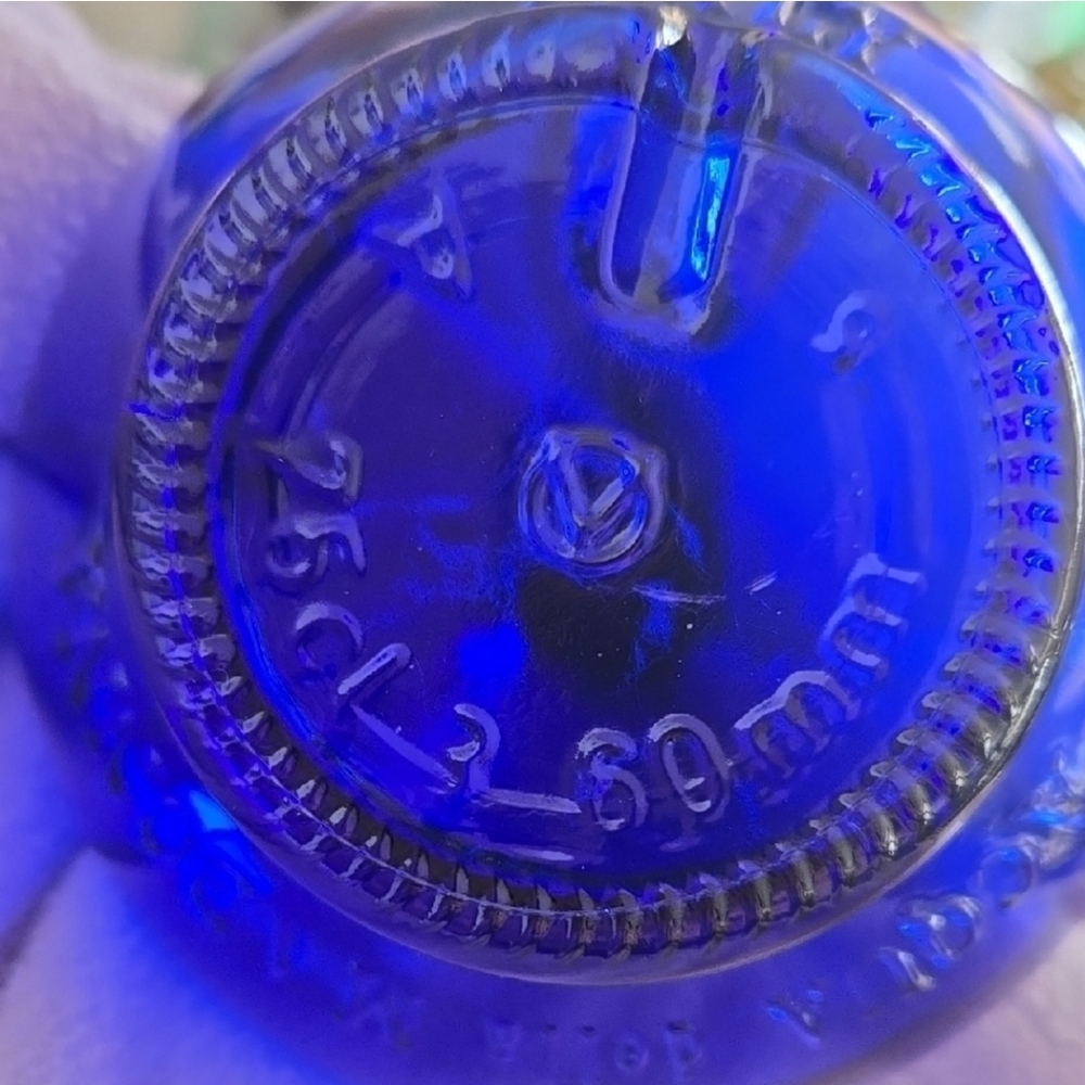 Elegant Blue Cobalt Glass Vase - Picture 4 of 8